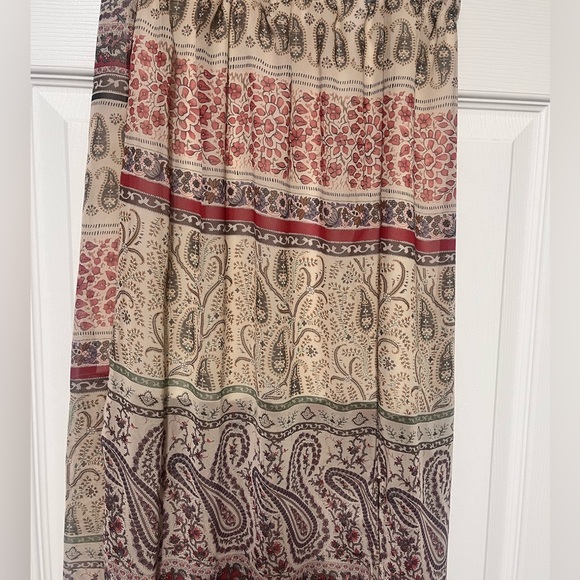 Beautiful maxi skirt NWOT - Picture 3 of 3